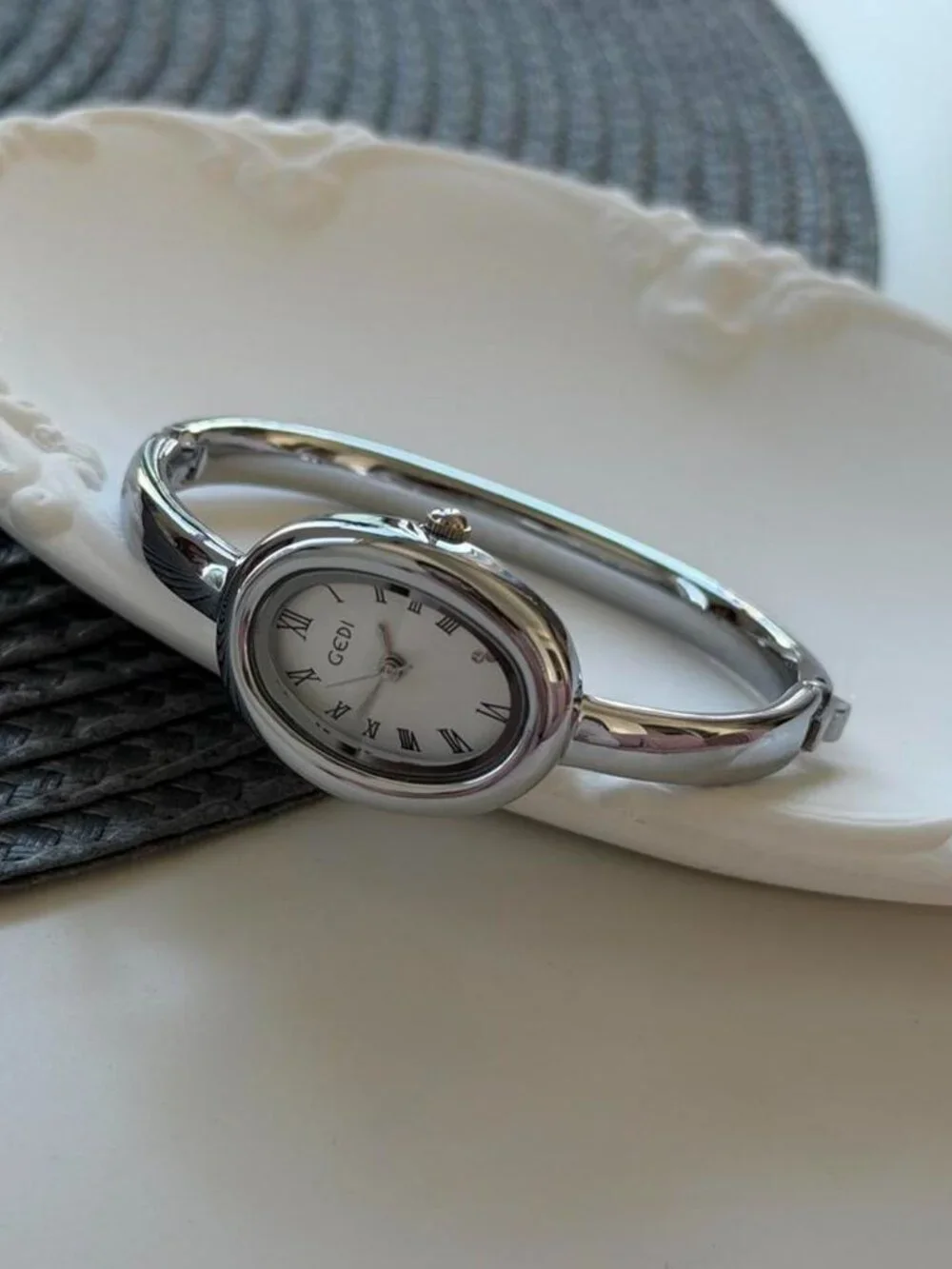 SKU0612 vintage vibe silver metal bracelet watch Stainless steel + gift bag